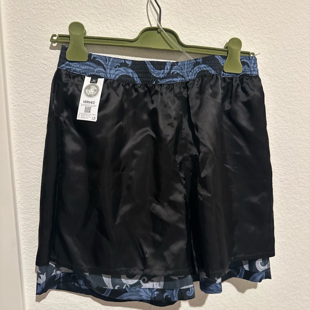 Authentic Men’s Versace Black and Blue Baroque Shorts - Picture 4 of 4